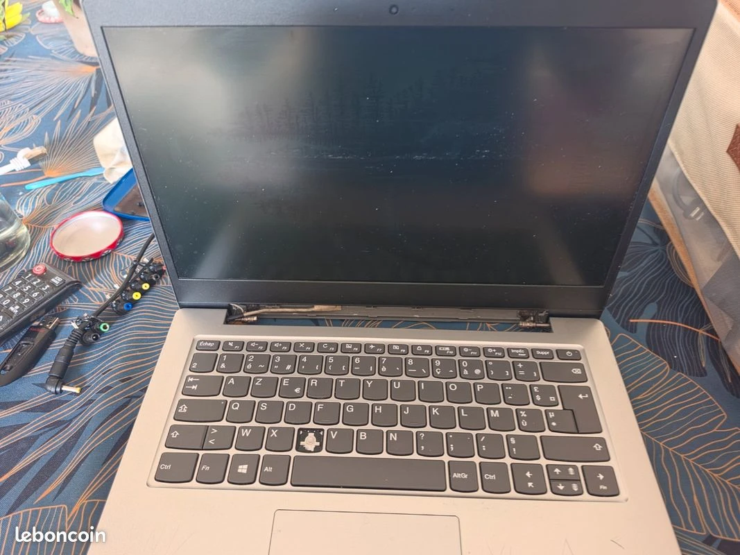 Lenovo IdeaPad 1 14ADA05 – PC portable pour réparation ou pièces – écran HS