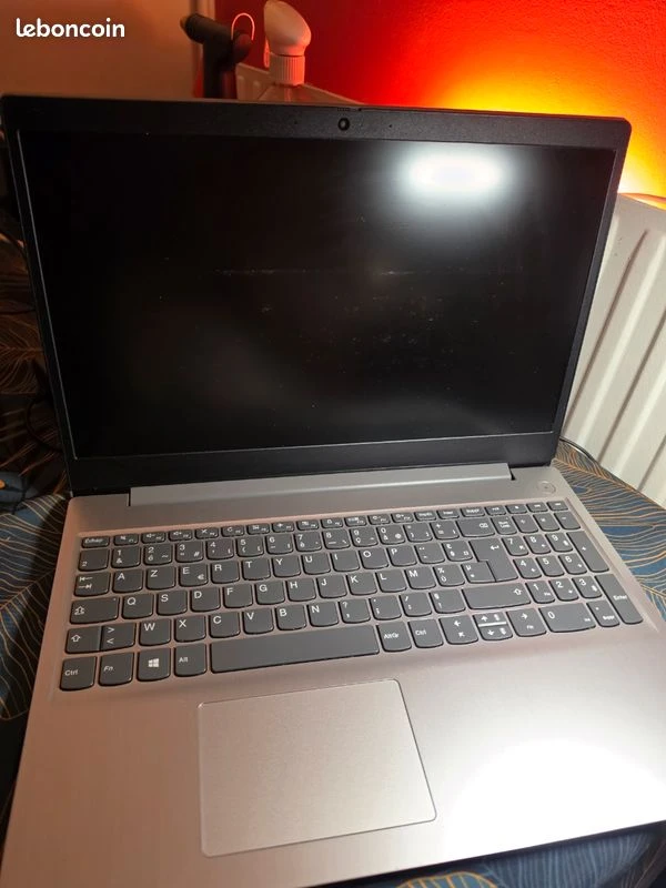 Lenovo IdeaPad 3 15IIL05 – Core i3 10e génération – HS / pour pièces